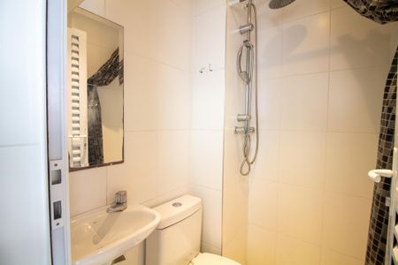 Apartamento para alugar com 181m², 4 quartos e 3 vagas Apartamento para alugar com 181m², 4 quartos e 3 vagasBanheiro de Serviço