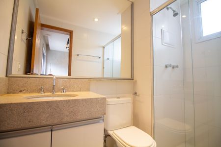 Apartamento para alugar com 181m², 4 quartos e 3 vagas Apartamento para alugar com 181m², 4 quartos e 3 vagasBanheiro da Suíte 1