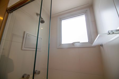 Apartamento para alugar com 181m², 4 quartos e 3 vagas Apartamento para alugar com 181m², 4 quartos e 3 vagasBanheiro da Suíte 1