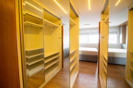 Apartamento para alugar com 181m², 4 quartos e 3 vagas Apartamento para alugar com 181m², 4 quartos e 3 vagasCloset da Suíte 2