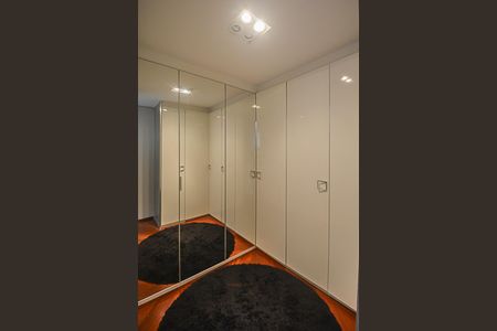 Apartamento à venda com 256m², 3 quartos e 3 vagasCloset da suíte 2