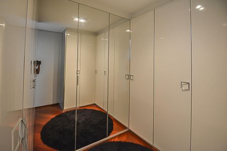 Apartamento à venda com 256m², 3 quartos e 3 vagasCloset da suíte 2