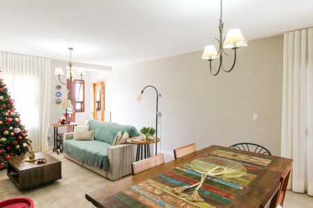 Casa à venda com 138m², 3 quartos e 3 vagas Casa à venda com 138m², 3 quartos e 3 vagasSala