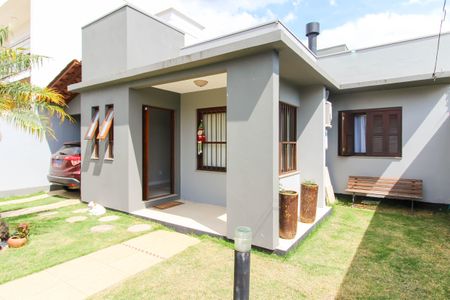 Casa à venda com 138m², 3 quartos e 3 vagas Casa à venda com 138m², 3 quartos e 3 vagasÁrea externa