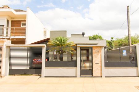 Casa à venda com 138m², 3 quartos e 3 vagas Casa à venda com 138m², 3 quartos e 3 vagasFachada