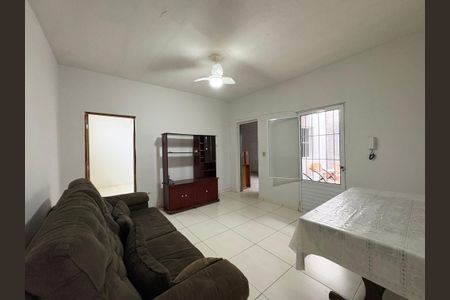 Casa para alugar com 70m², 2 quartos e sem vaga