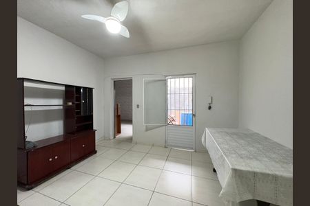 Casa para alugar com 70m², 2 quartos e sem vaga