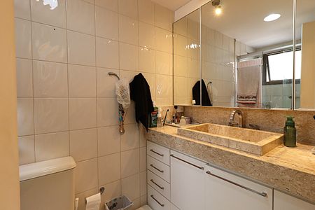 Apartamento à venda com 138m², 3 quartos e 2 vagasBanheiro da Suíte