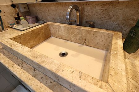 Apartamento à venda com 138m², 3 quartos e 2 vagasBanheiro da Suíte