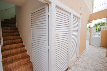 Casa de condomínio para alugar com 95m², 2 quartos e 1 vagaEscada