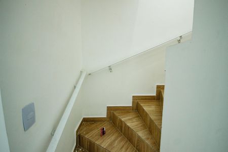 Casa de condomínio para alugar com 95m², 2 quartos e 1 vagaEscada 1