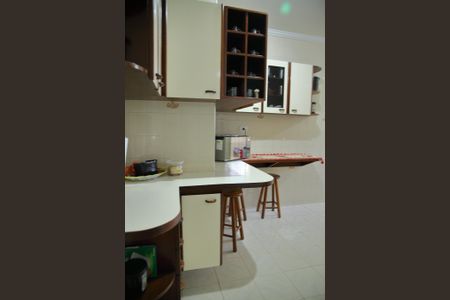 Casa à venda com 241m², 4 quartos e 4 vagasCozinha 