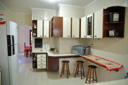 Casa à venda com 241m², 4 quartos e 4 vagasCozinha 
