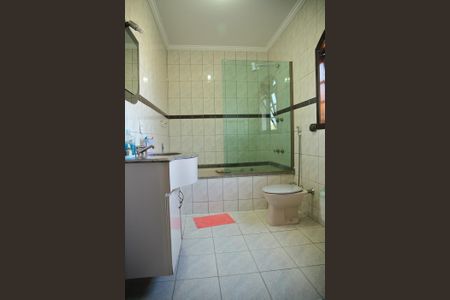 Casa à venda com 241m², 4 quartos e 4 vagasBanheiro da Suíte 