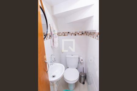 Lavabo de casa de condomínio para alugar com 2 quartos, 54m² em Parque Paineiras, São Paulo