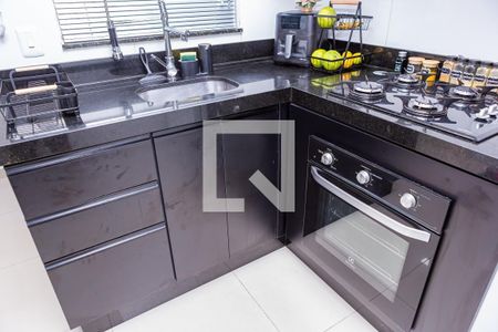 Cozinha de casa de condomínio para alugar com 2 quartos, 54m² em Parque Paineiras, São Paulo