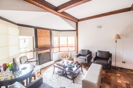 Casa de condomínio para alugar com 748m², 4 quartos e 5 vagas Casa de condomínio para alugar com 748m², 4 quartos e 5 vagasSala