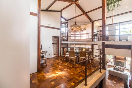 Casa de condomínio para alugar com 748m², 4 quartos e 5 vagas Casa de condomínio para alugar com 748m², 4 quartos e 5 vagasSala