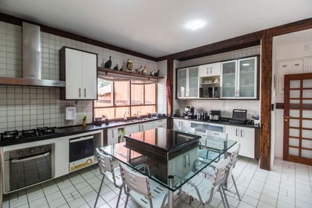 Casa de condomínio para alugar com 748m², 4 quartos e 5 vagas Casa de condomínio para alugar com 748m², 4 quartos e 5 vagasCozinha