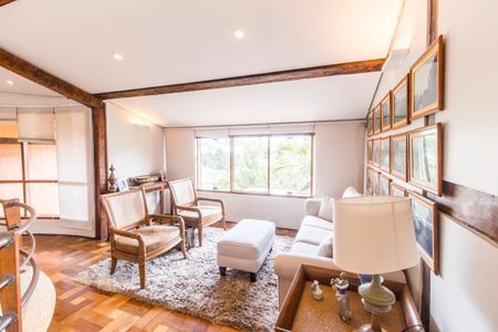 Casa de condomínio para alugar com 748m², 4 quartos e 5 vagas Casa de condomínio para alugar com 748m², 4 quartos e 5 vagasSala