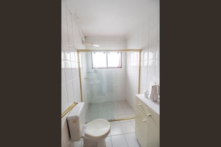 Casa de condomínio para alugar com 748m², 4 quartos e 5 vagas Casa de condomínio para alugar com 748m², 4 quartos e 5 vagasBanheiro da Suíte