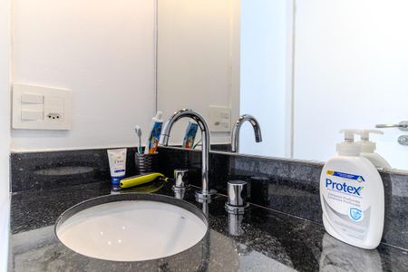 Banheiro de kitnet/studio à venda com 1 quarto, 28m² em República, São Paulo