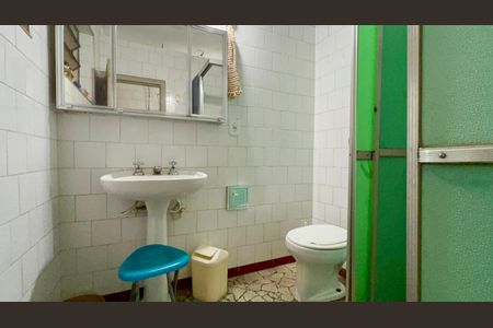 Casa à venda com 200m², 4 quartos e 4 vagasBanheiro 1