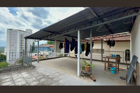 Casa à venda com 200m², 4 quartos e 4 vagasTerraço