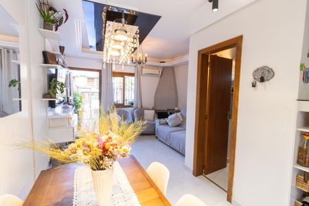 Sala de casa à venda com 2 quartos, 100m² em Guarujá, Porto Alegre