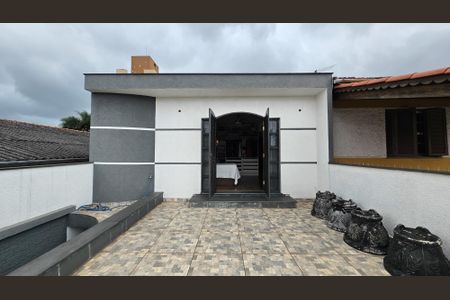 Casa à venda com 280m², 2 quartos e 2 vagas Casa à venda com 280m², 2 quartos e 2 vagasVaranda