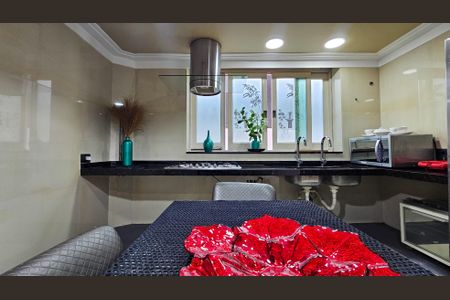 Casa à venda com 280m², 2 quartos e 2 vagas Casa à venda com 280m², 2 quartos e 2 vagasCozinha