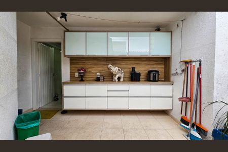 Casa à venda com 280m², 2 quartos e 2 vagas Casa à venda com 280m², 2 quartos e 2 vagasÁrea de Serviço