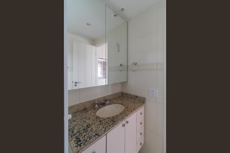 Apartamento à venda com 171m², 4 quartos e 3 vagasBanheiro da Suíte 2