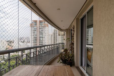 Apartamento à venda com 171m², 4 quartos e 3 vagasVaranda