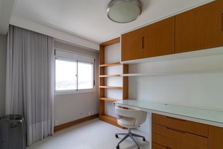 Apartamento à venda com 171m², 4 quartos e 3 vagasEscritório
