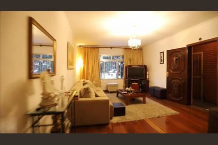 Casa à venda com 256m², 3 quartos e 4 vagas