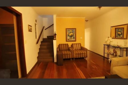 Casa à venda com 3 quartos, 256m² em Chora Menino, São Paulo