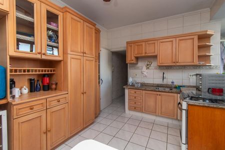 Apartamento para alugar com 162m², 3 quartos e sem vagaCozinha e Área de Serviço