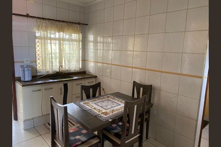 Casa à venda com 342m², 4 quartos e 10 vagas Casa à venda com 342m², 4 quartos e 10 vagasComodo