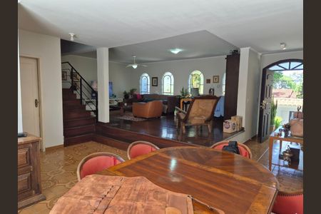 Casa à venda com 226m², 3 quartos e 4 vagasFoto 02