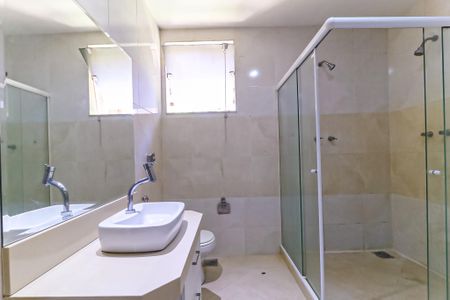 Casa à venda com 250m², 3 quartos e 1 vaga Casa à venda com 250m², 3 quartos e 1 vagaBanheiro da Suíte 3