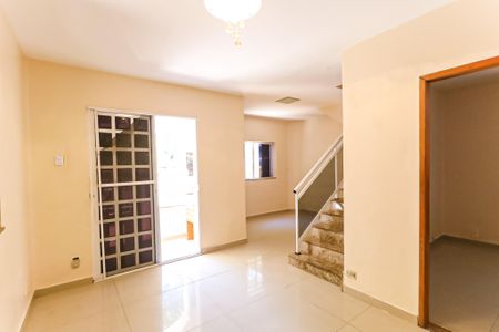 Casa à venda com 250m², 3 quartos e 1 vaga Casa à venda com 250m², 3 quartos e 1 vagaSala