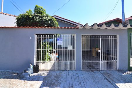 Casa para alugar com 100m², 2 quartos e 2 vagasFachada