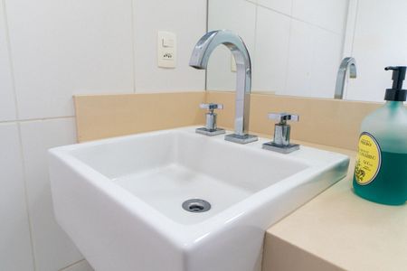 Apartamento à venda com 60m², 2 quartos e 1 vagaBanheiro Social Detalhe