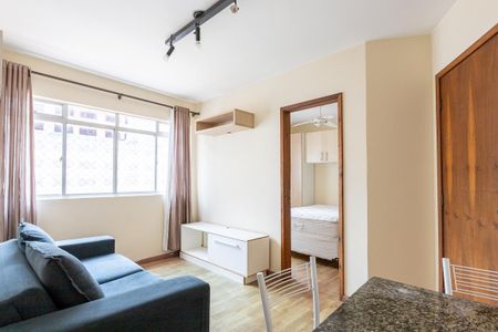 Sala de apartamento para alugar com 1 quarto, 40m² em Centro, Curitiba