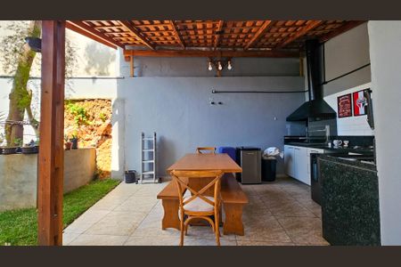 Casa à venda com 217m², 4 quartos e 5 vagasQuintal 
