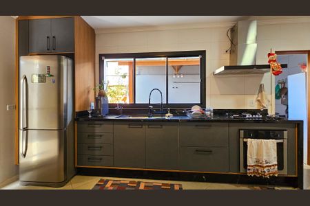 Casa à venda com 217m², 4 quartos e 5 vagasCozinha 