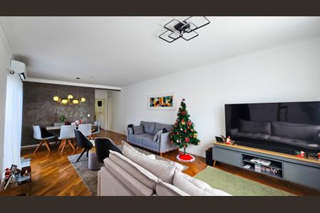 Casa à venda com 217m², 4 quartos e 5 vagasSala