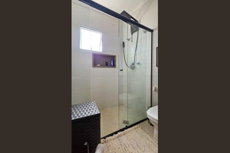 Casa à venda com 217m², 4 quartos e 5 vagasBanheiro 4