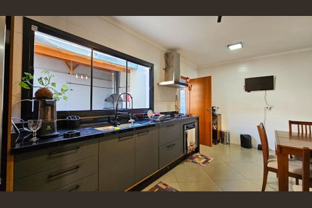 Casa à venda com 217m², 4 quartos e 5 vagasCozinha 